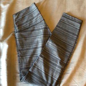 Lululemon Wunder Under 7/8 tight size 6